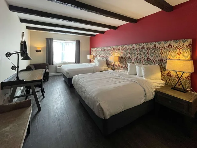 Upgrade, 2 Queen Beds، The Century House Ascend Hotel Collection 5/10