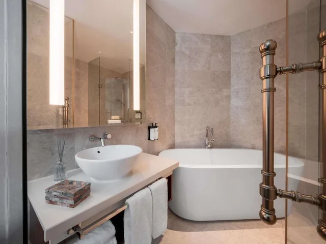 Executive, Suite, King Bed, Panoramic View, Novotel Singapore Robertson Quay 2/2