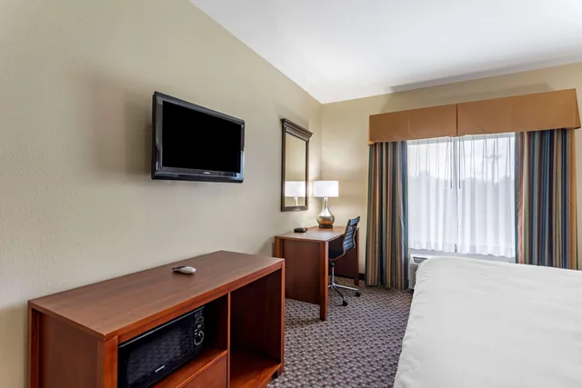 غرفة بسرير كينج، Comfort Inn and Suites Carbondale University Area 4/5