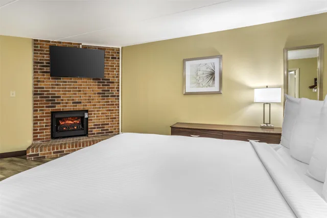 Room, 2 Queen Beds, Pool Access، Best Western Plaza Inn 5/7