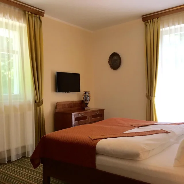 جناح بشرفة، Parkhotel Forest 6/7