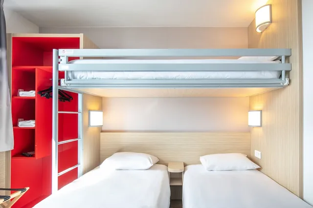غرفة ثلاثية بثلاثة أسرّة، B&B HOTEL Lyon Aeroport Saint Quentin Fallavier 3/5