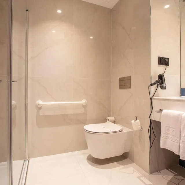 غرفة ثلاثية، Hotel 3K Porto Aeroporto 8/10