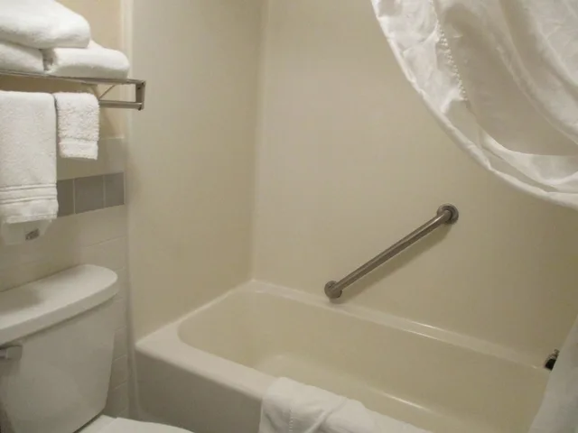 جناح بسرير كينج في طابق مرتفع، Americinn By Wyndham Hutchinson 4/4