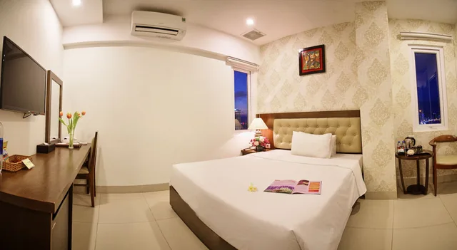 غرفة ديلوكس بسريرين منفصلين بإطلالة جزئية على البحر، BOSS HOTEL NHA TRANG 3/4