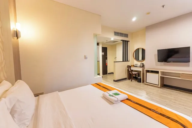 Premier, Queen Bed, Oria Hotel 2/9