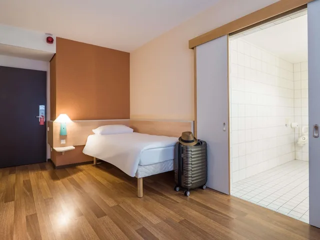 غرفة قياسية بسرير فردي لذوي الإعاقة، Ibis Stuttgart Centrum 3/9