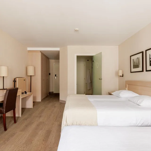 غرفة ثلاثية بسرير فردي، Hotel Aazaert 2/8