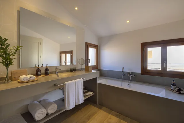 جناح جونيور بسرير كينج بشرفة، Hotel Calatrava 9/10