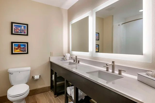 جناح بسريرين كوين، Comfort Inn & Suites Jacksonville - Orange Park Near Naval Air Station 2/2