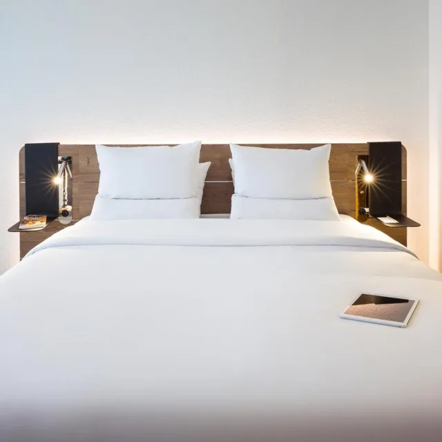 غرفة سوبيريور بسرير كوين مع أريكة، NOVOTEL LAUSANNE BUSSIGNY 6/10