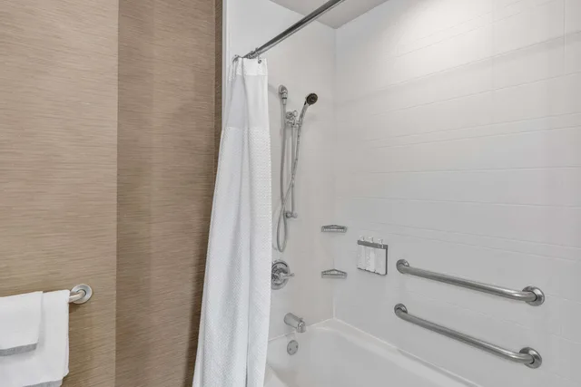 جناح بسرير كينج لذوي الإعاقة، Cambria Hotels Plano Frisco 7/7