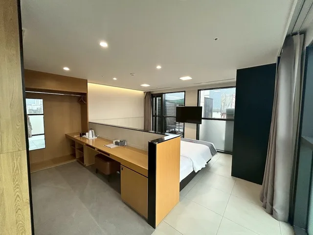 غرفة ديلوكس بسريرين منفصلين بشرفة، Hotel Skypark Daejeon I 4/6