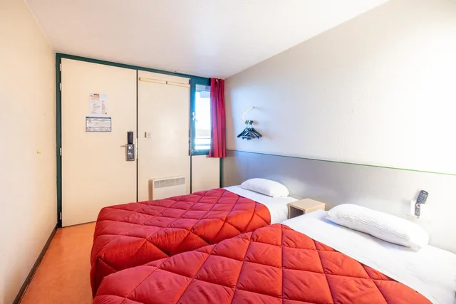 Room, Twin Beds, Premiere Classe Angers Ouest - Beaucouze 4/6