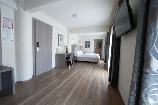 غرفة بسرير مزدوج بإطلالة على المعالم، Hotel Piran 3/7