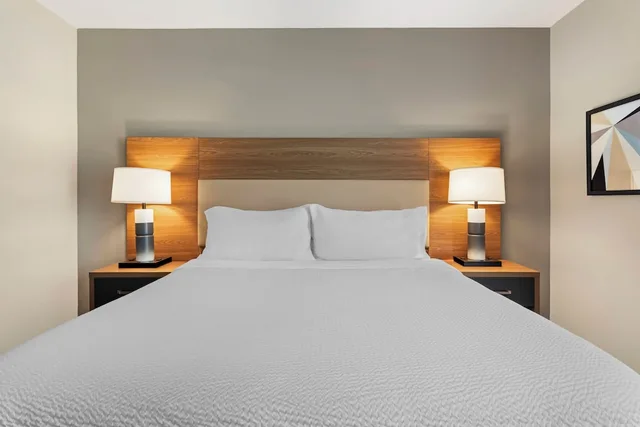 جناح بسرير كينج بغرفة نوم واحدة، Candlewood Suites Morristown West by IHG 3/6
