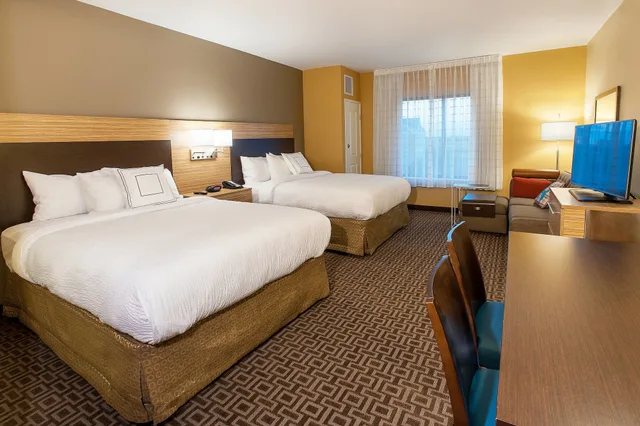 جناح بسريرين كينج بغرفتي نوم مع أريكة، Towneplace Suites Minneapolis Mall of America 2/4