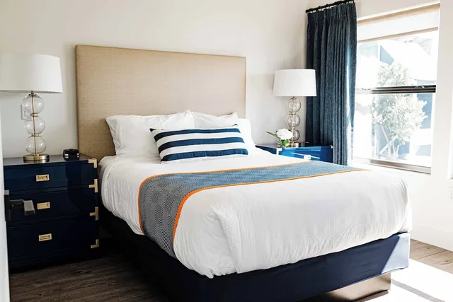 Presidential, Grand, Harbor, Suite, 2 King Beds, Fishermens Village Resort 1/3