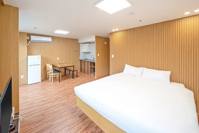 Condo, Deluxe, Suite, Quadruple, 2 Futon Beds, Queen Bed, Forest View، Ocean To You Resort Sokcho Seorak Beach Hotel And Condo 3/10