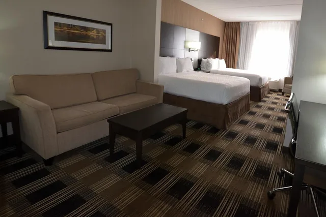 جناح بسريرين كوين مع أريكة، Holiday Inn Express And Suites Ottawa East Orleans 8/10