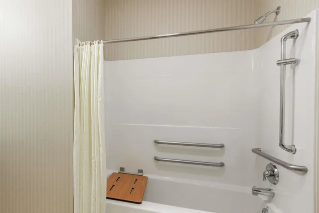 غرفة بسرير كينج لذوي الإعاقة، Super 8 by Wyndham Harrisburg Hershey North 5/5