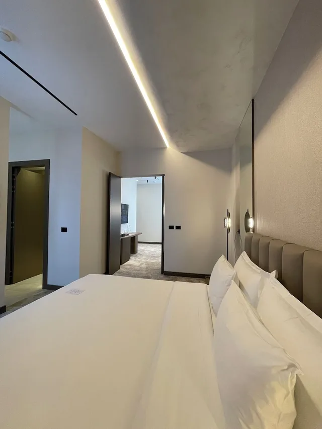 جناح ديلوكس بسرير كينج بشرفة مع أريكة، Grand Duka Hotel & Spa 3/9