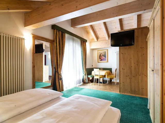 جناح جونيور، Leading Relax Hotel Maria 10/10
