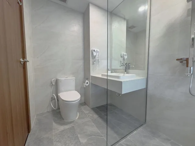 غرفة تنفيذية بإطلالة على البحيرة بغرفة نوم واحدة مفردة بسريرين منفصلين، Luang Prabang Oasis Villa Namnuea 3/4