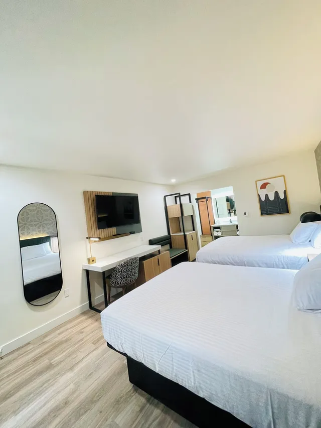 غرفة عائلية بسريرين كوين بغرفتي نوم، La Casa Inn 5/10