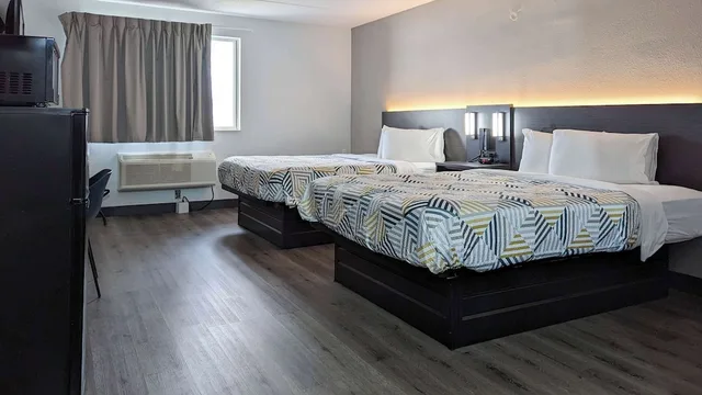 غرفة ديلوكس بسريرين كوين، Motel6 Danvers, MA - Boston North 1/5