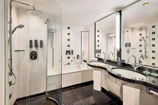 غرفة كلوب بسريرين منفصلين، The Westin Grand Munich 3/4