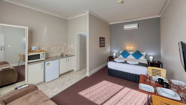 Superior, Studio, Queen Bed, Kitchenette, SILVER HAVEN MOTOR INN 2/5