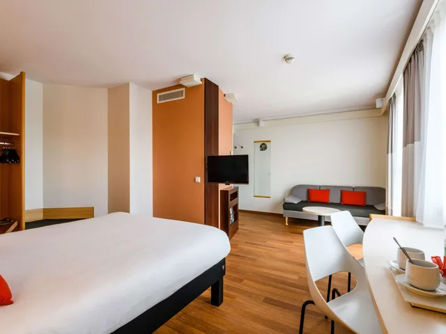 جناح جونيور بسرير مزدوج بشرفة مع أريكة، Ibis Warszawa Stare Miasto (Old Town) 5/7
