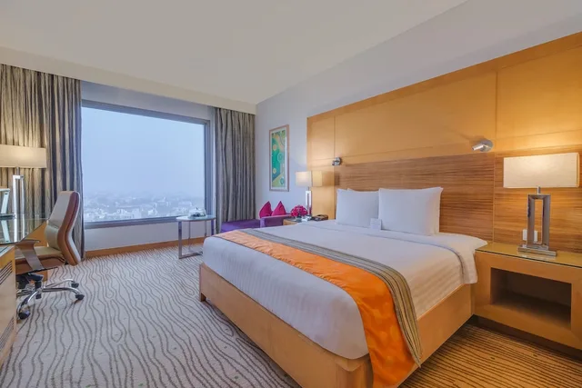 Room, King Bed, Courtyard By Marriott Gurugram Downtown 2/10