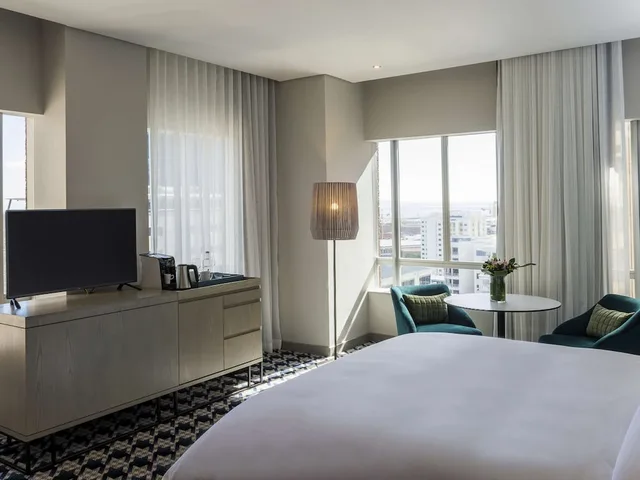 Executive, King Bed, Pullman Cape Town City Centre 5/10