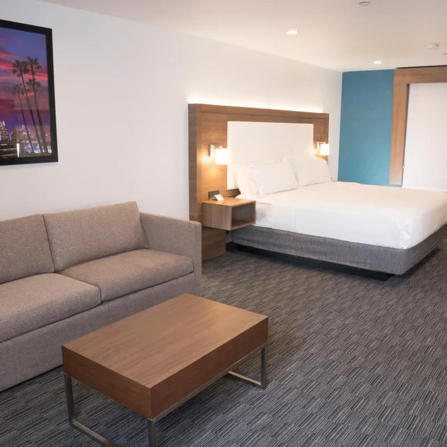 جناح تنفيذي، Holiday Inn Express Hollywood Walk of Fame An Ihg Hotel 4/10