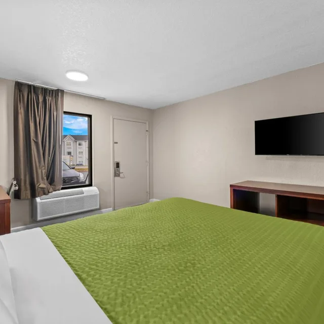 Room, Queen Bed, Exterior Entrance, Econo Lodge Kannapolis - Concord 8/10