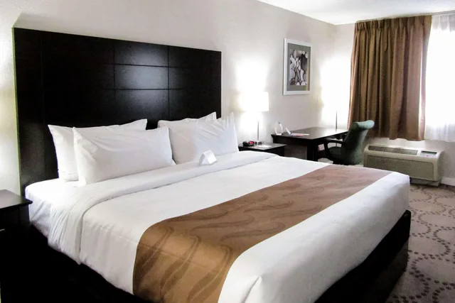 غرفة بسرير كينج، Quality Inn & Suites Kissimmee near Main Gate 1/4