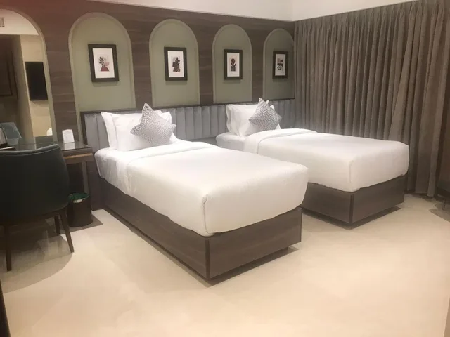 Elegant, Twin Beds، The International by Tunga 2/6