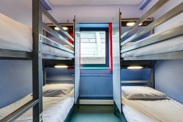 Private, Mixed Dorm, 4 Beds, 4 Bunk Beds, Shared Bathroom، Clink 261 Hostel - Adults Only 2/3