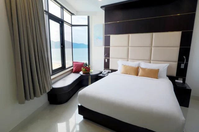 Senior, Deluxe, Double Bed, Holiday Beach Hotel Danang 3/8