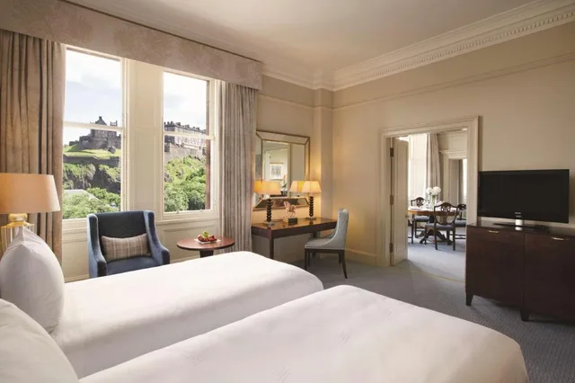 3 Bedrooms, Suite, Castle View, 3 Bathrooms, Living Area، The Caledonian Edinburgh, Curio Collection by Hilton 1/10