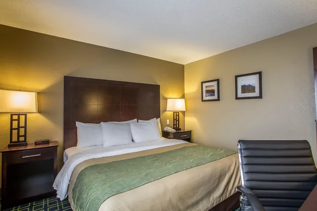 غرفة بسرير كينج لذوي الإعاقة، Quality Inn Franklin, NC 1/1