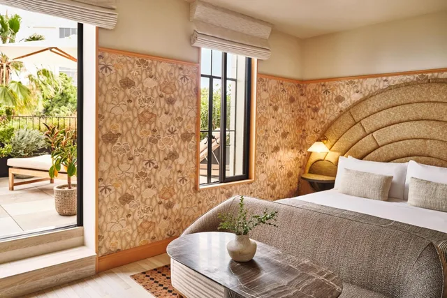 Landmark, Garden, Guest Room, King Bed, Terrace, Santa Monica Proper Hotel 2/4