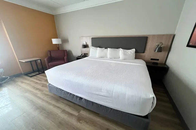 غرفة بسرير كينج لذوي الإعاقة، La Quinta Inn & Suites by Wyndham Jacksonville Butler Blvd 4/10