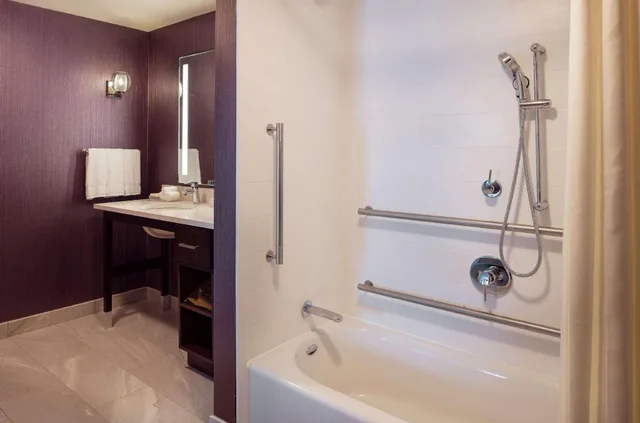 جناح بسريرين كوين مع أريكة لذوي الإعاقة، Homewood Suites By Hilton Needham Boston 2/2