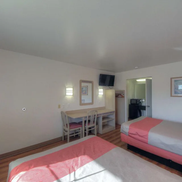 غرفة رباعية، Motel6 Kerrville, TX 8/10