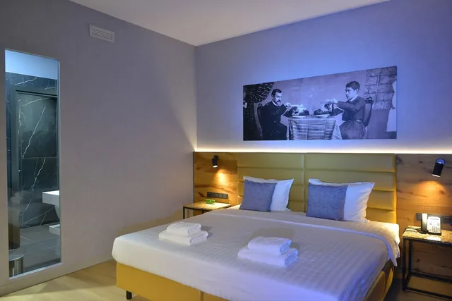 غرفة ديلوكس بسرير كينج، MK Hotel Tirana 4/10