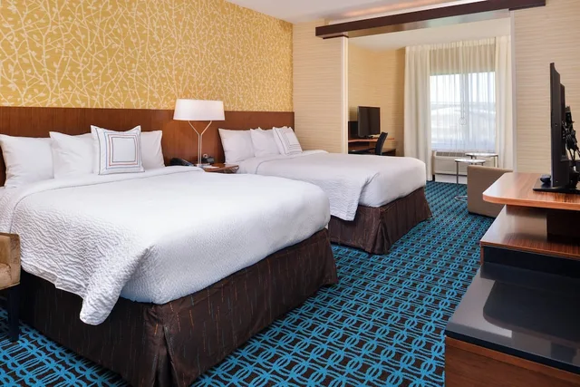 room, 2 queen beds, river view, Fairfield Inn Suites Eugene East Springfield 1/5