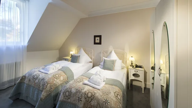 Suite, Convertible Double Bed, Living Area، Das Palmenwald Schwarzwaldhof, BW Signature Collection 3/5